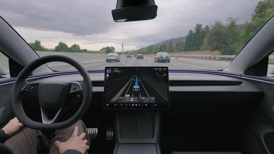 Tesla FSD �� ����